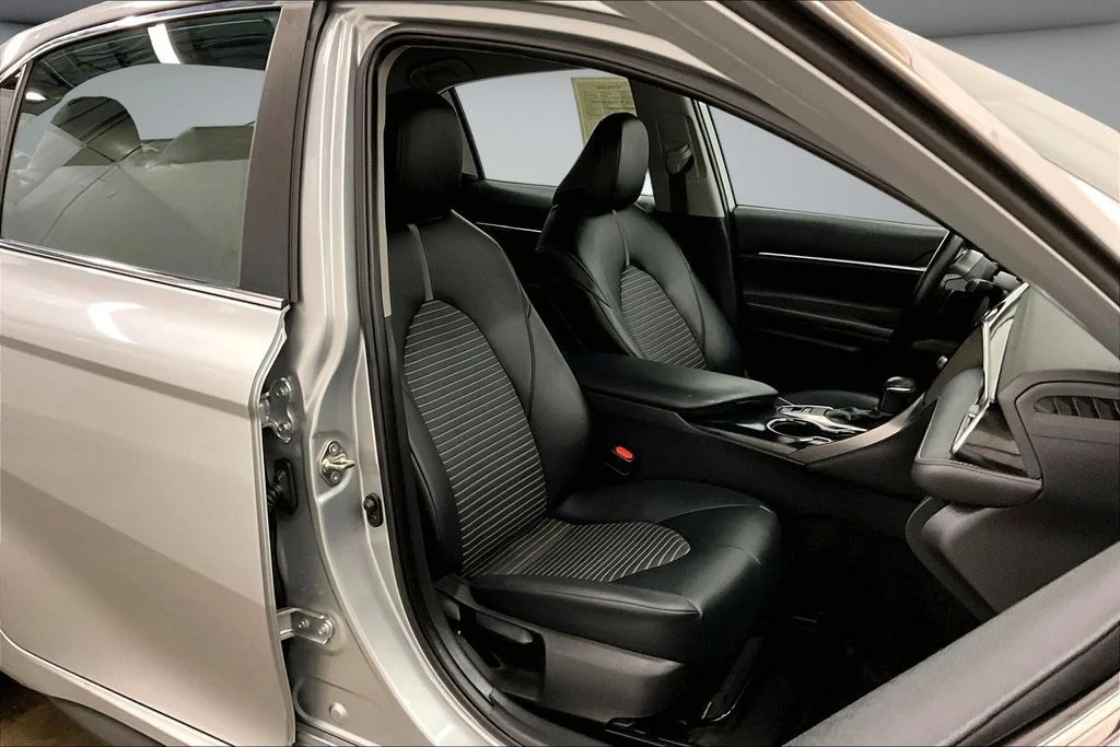 Used 2020 Silver Toyota SE image 29