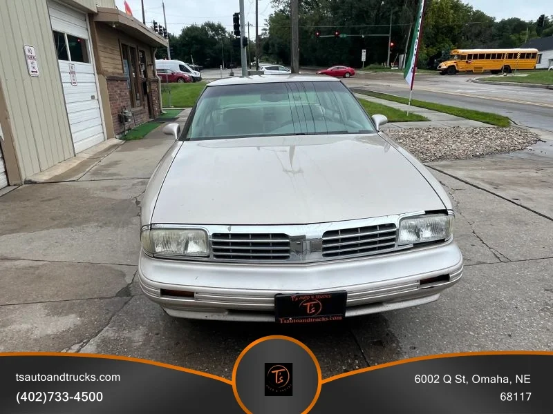Used 1998 Gold Oldsmobile Sedan 4D image 3