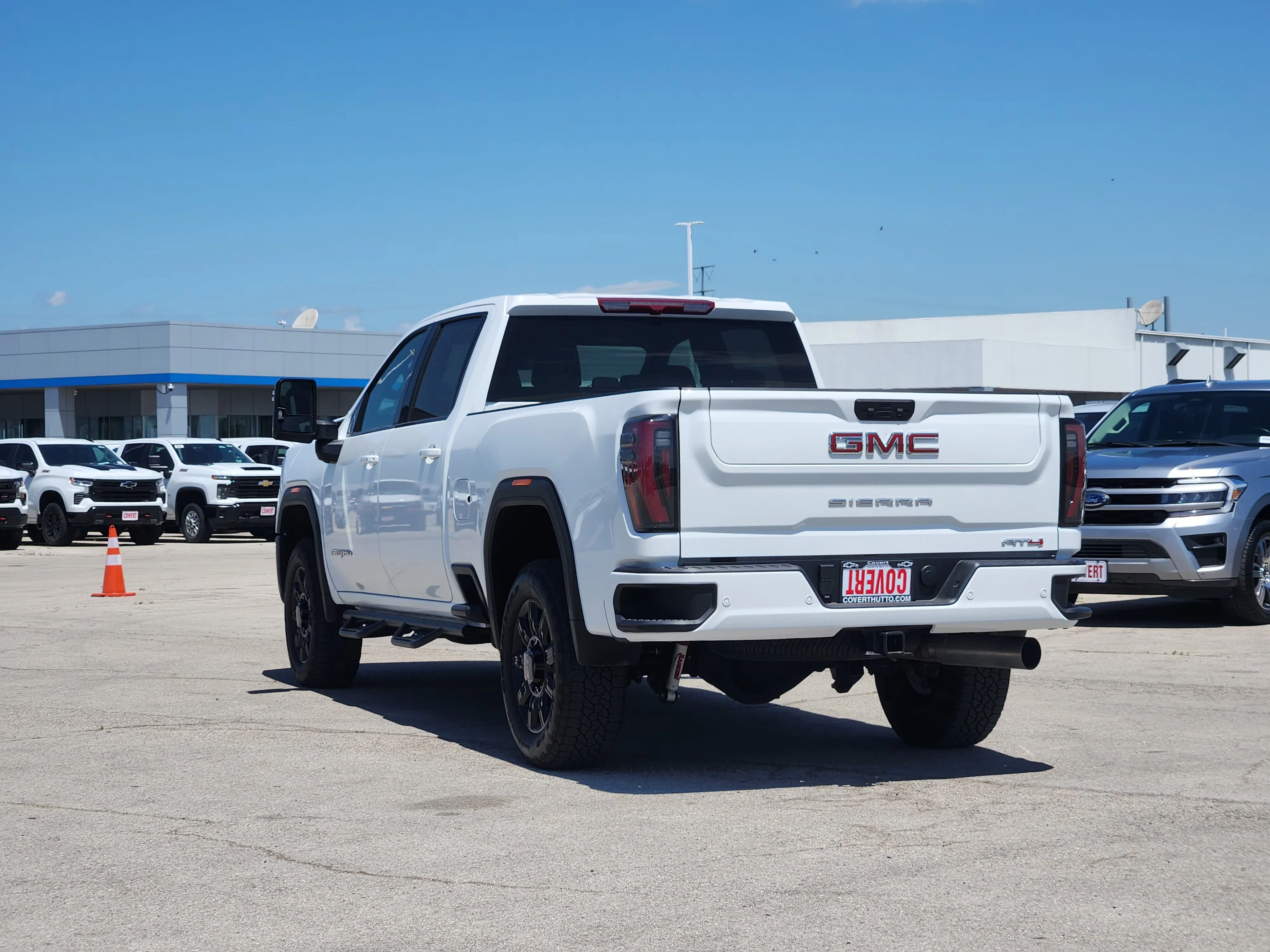 Used 2025 Summit White GMC AT4 image 5