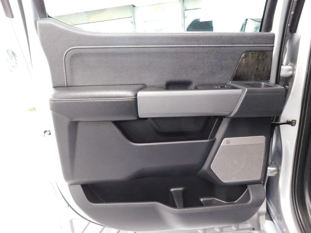 Used 2024 Iconic Silver Metallic Ford Lariat image 29