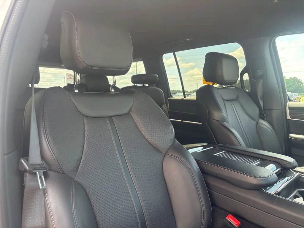 Used 2022 White Jeep Series III image 17