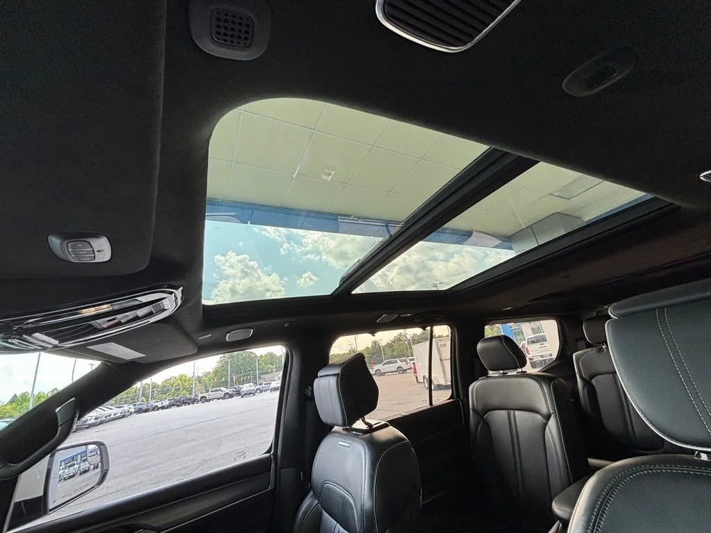 Used 2022 White Jeep Series II image 23