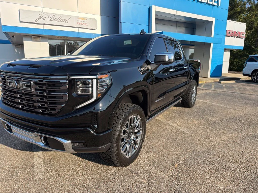 Used 2025 Onyx Black GMC Denali Ultimate image 1