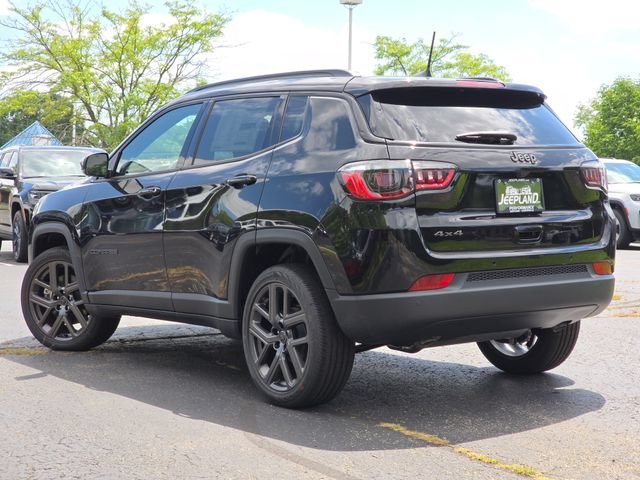 New 2026 Diamond Black Crystal Pearl-Coat Exterior Paint Jeep Limited image 27