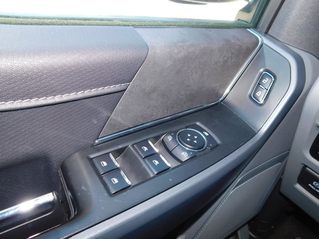 Used 2024 Silver Ford XLT image 29
