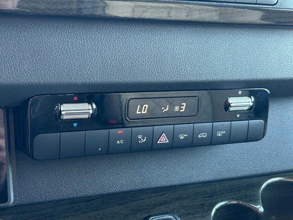 Used 2021 Black Mercedes-Benz Midwest Luxe Cruiser image 29