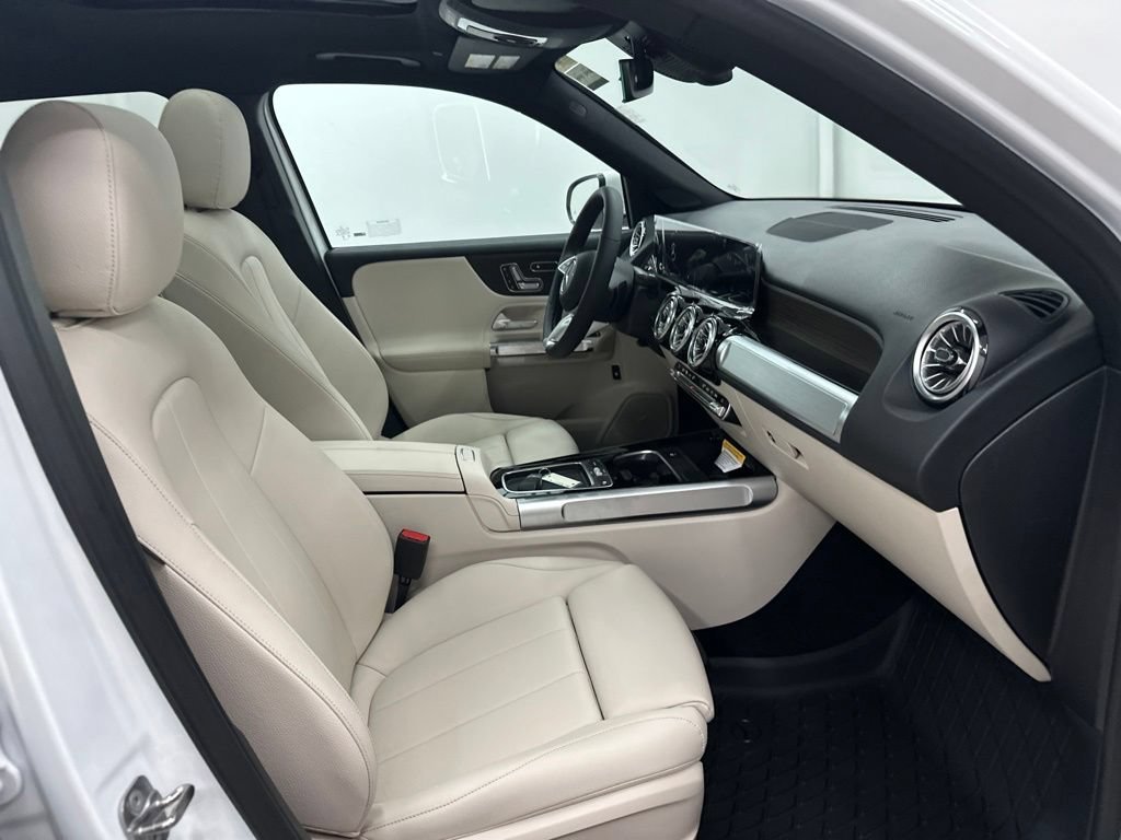 New 2026 Polar White Mercedes-Benz GLB 250 image 57