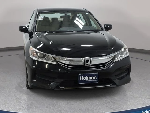 Used 2017  Honda LX image 3