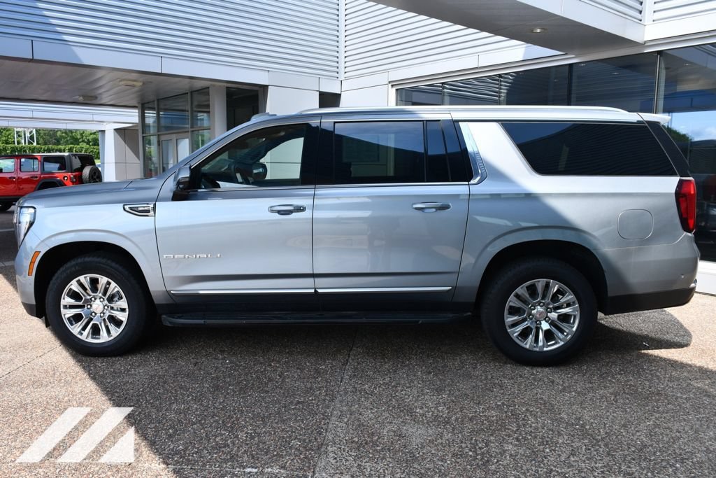 Used 2025 Sterling Metallic GMC Denali image 3