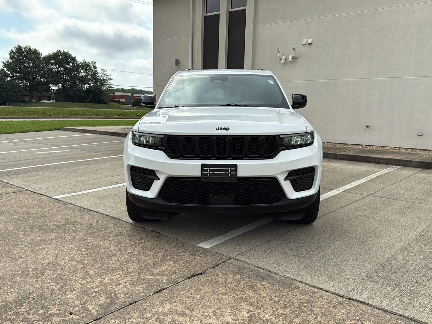 Used 2023 Bright White Clearcoat Jeep Altitude image 5