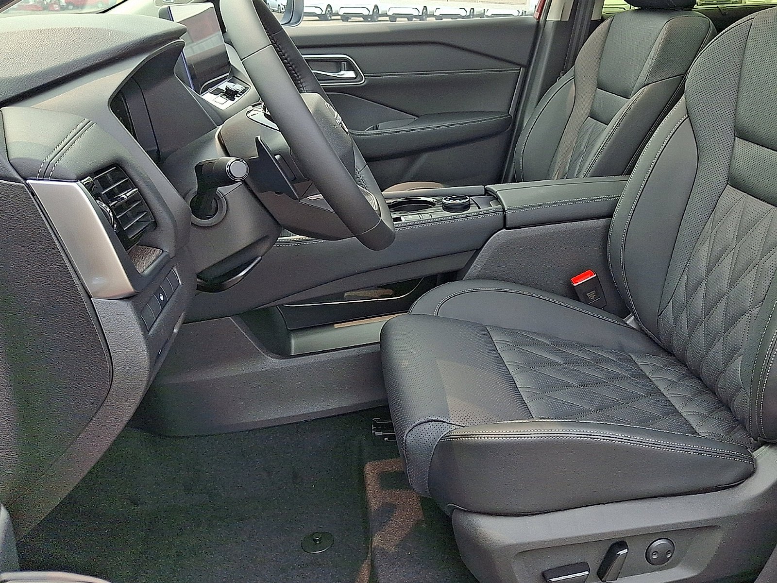 New 2026 Boulder Gray Pearl / Super Black Two-tone Nissan Platinum image 8