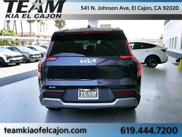 New 2026 Gray Kia Wind image 9
