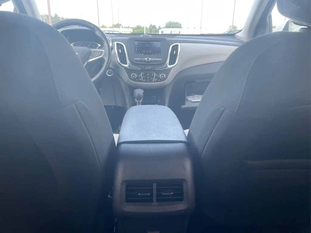 Used 2024 Summit White Chevrolet LT image 18