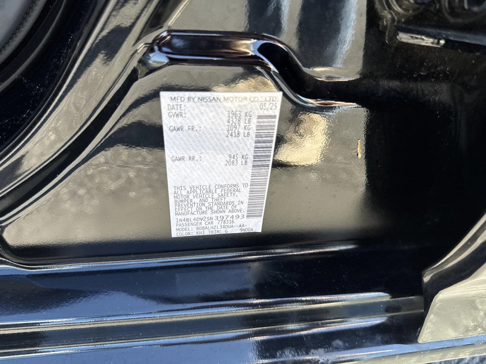 Used 2025 Super Black Nissan SV image 37