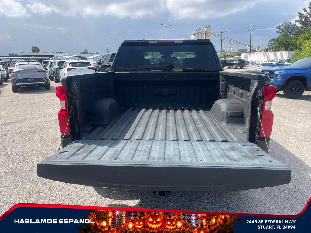Used 2023 BLACK Chevrolet RST image 10