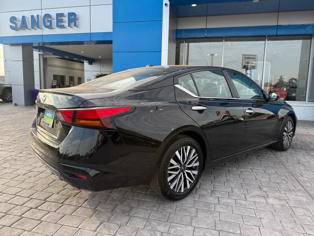 Used 2025 Black Nissan 2.5 SV image 11