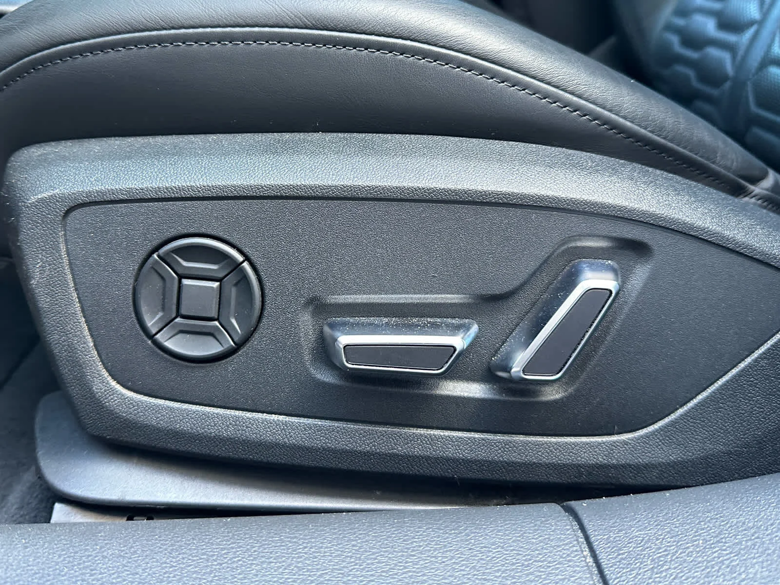 Used 2023 Ultra Blue Metallic Audi  image 9