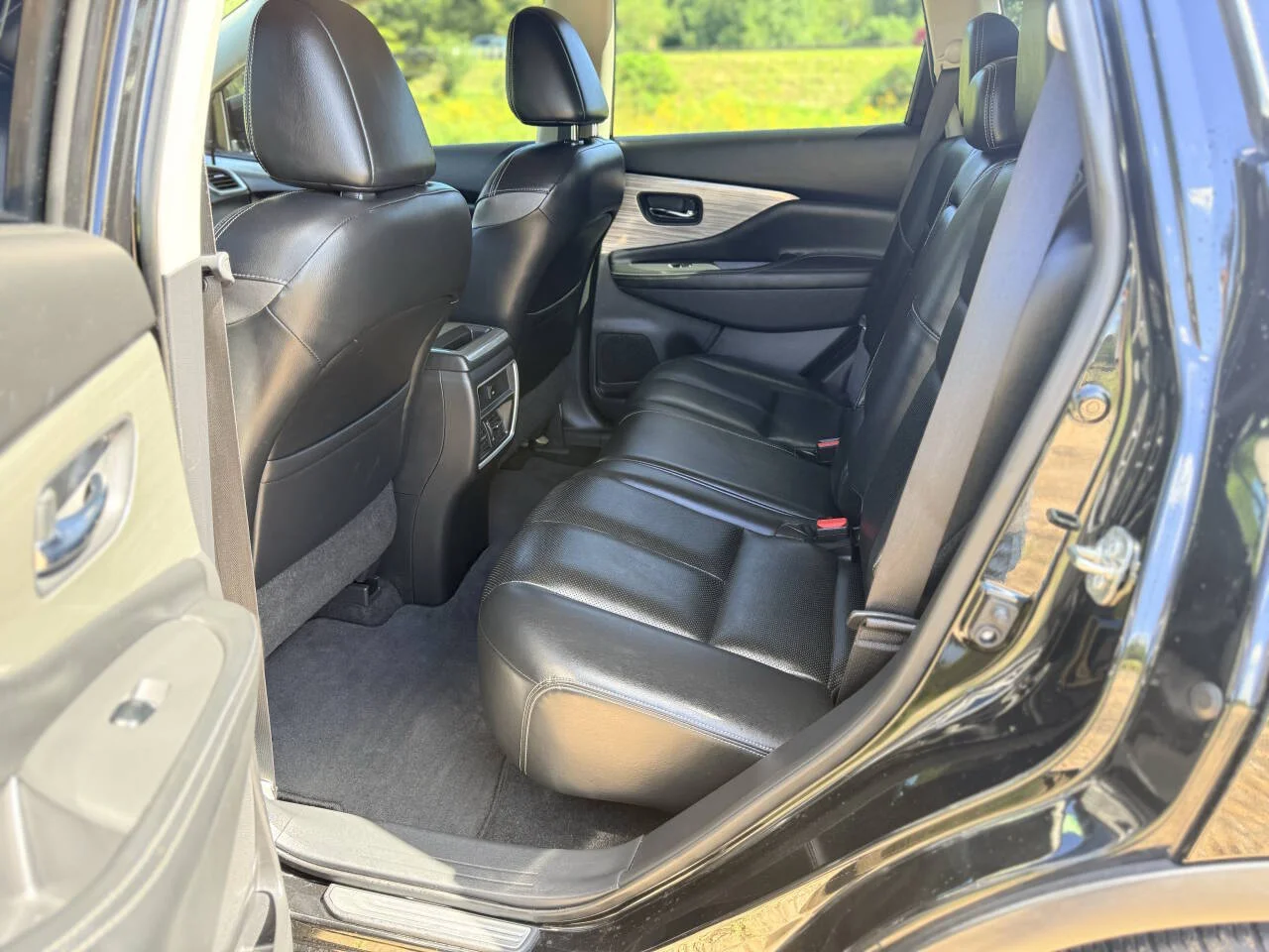 Used 2016 Black Nissan SL 4dr SUV image 25