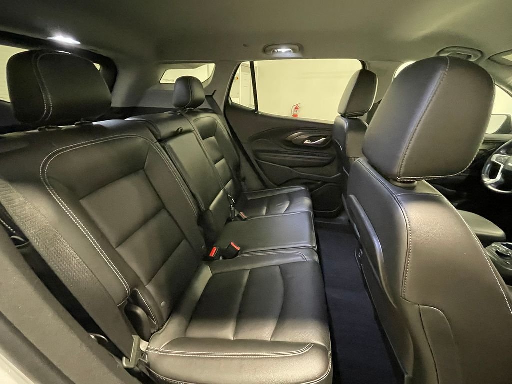 Used 2022 White GMC SLT image 23