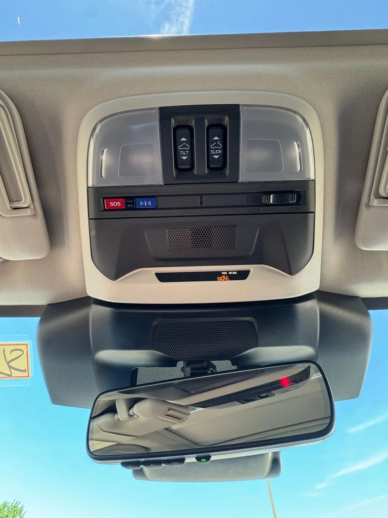 Used 2025 Crystal White Pearl Subaru Limited image 20