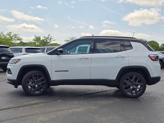 New 2026 Bright White Clear-Coat Exterior Paint Jeep Limited image 25