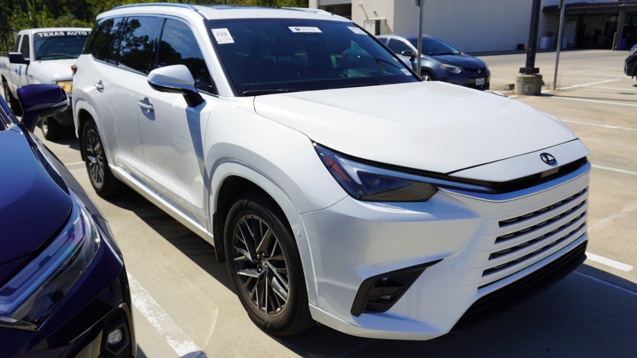 Certified Used 2025 White Lexus TX 350 Luxury image 3