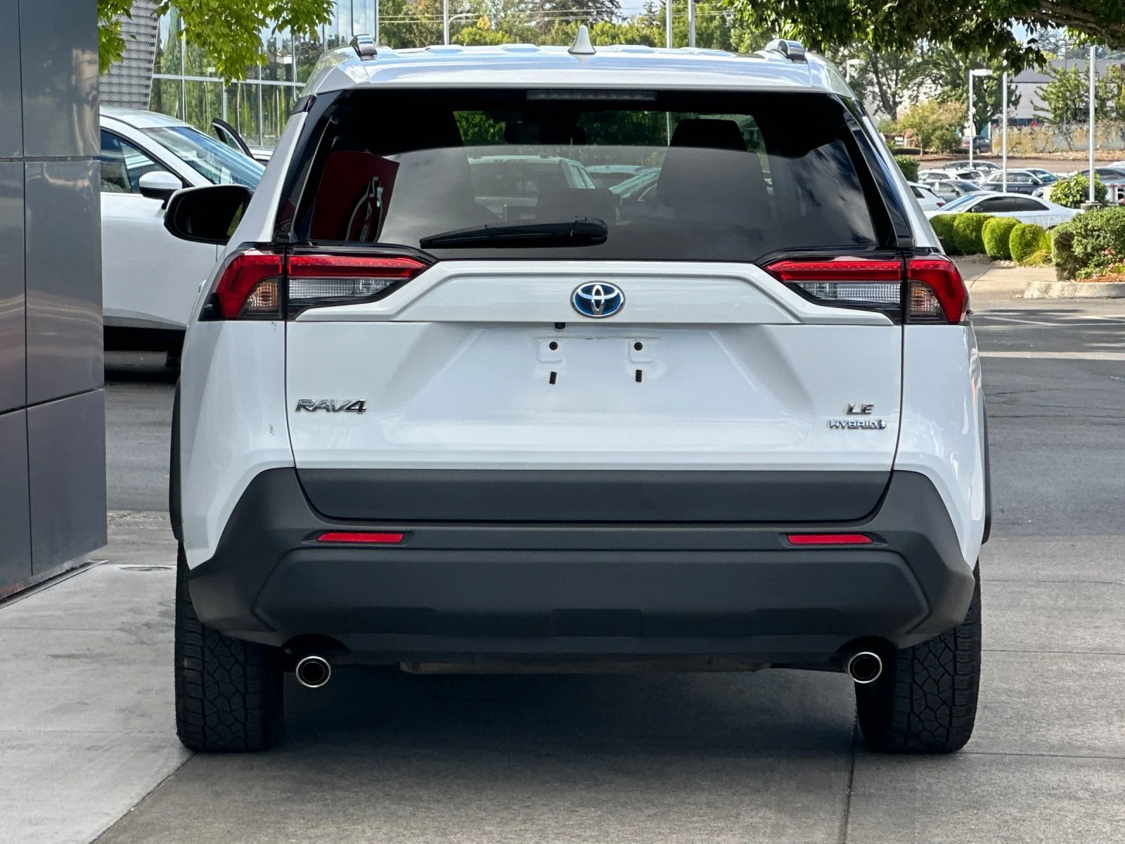 Used 2023 Ice Toyota LE image 5