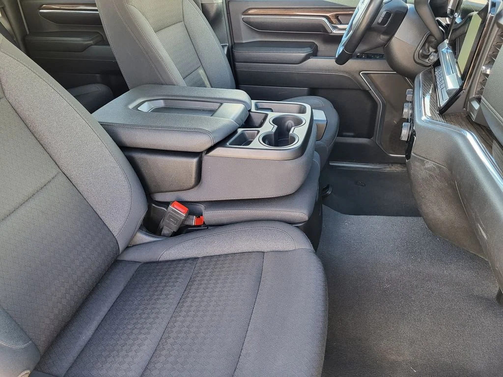 Used 2024 Summit White Chevrolet LT image 11