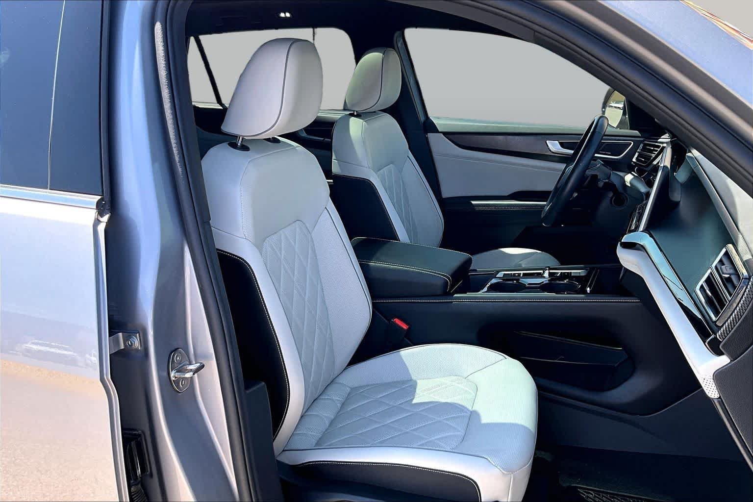 Pre-Owned 2024 Volkswagen Atlas Cross Sport 2.0T SEL Premium R-Line