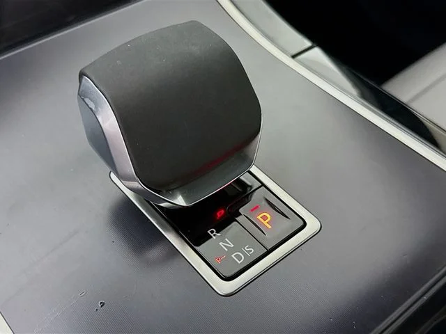 Used 2026 Santorini Black Metallic Land Rover Dynamic SE image 19