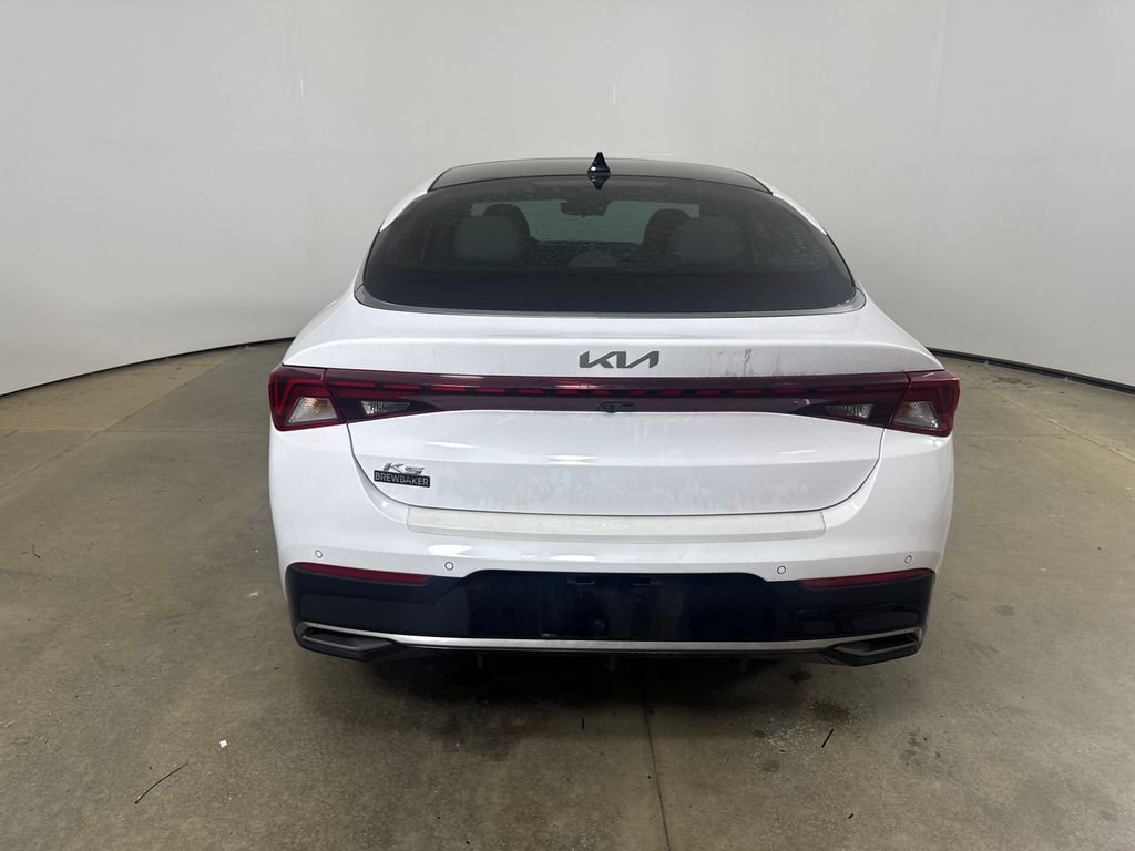 Used 2022 White Kia EX image 5