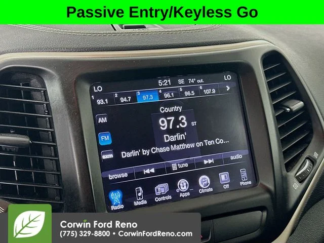 Used 2016 Granite Crystal Clearcoat Metallic Jeep Latitude image 14