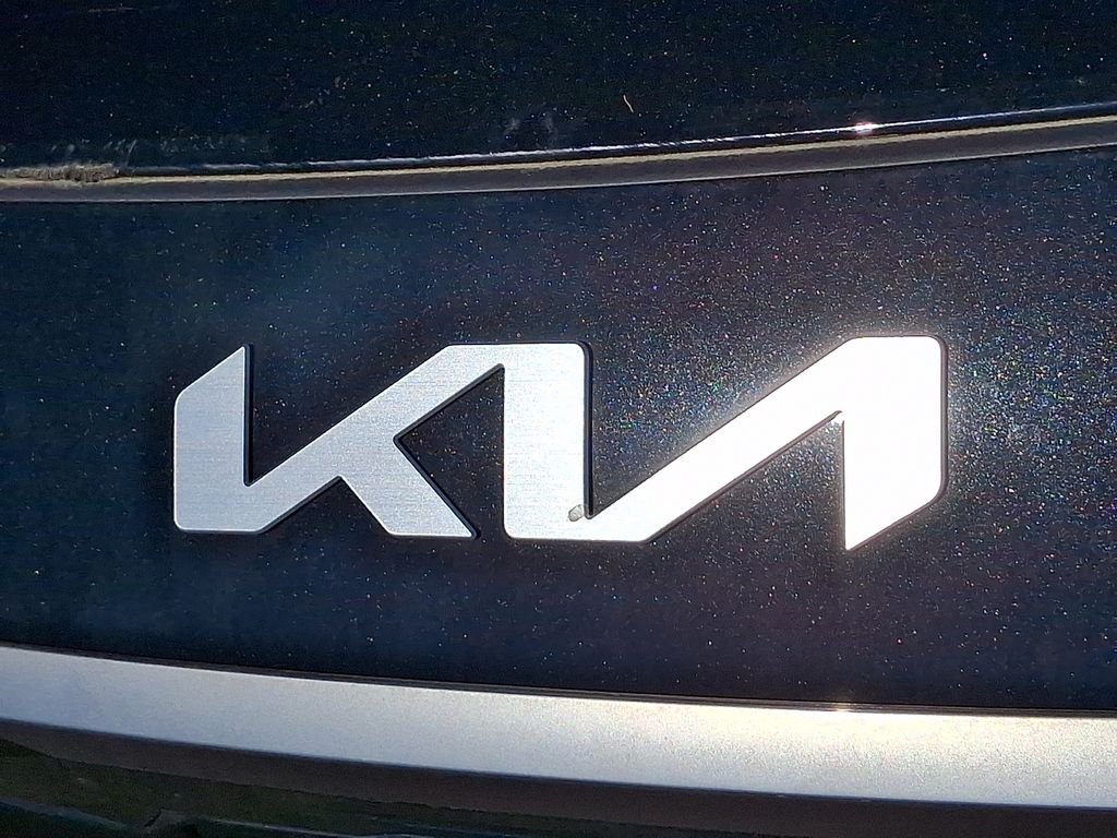 New 2026 Black Kia Wind image 11