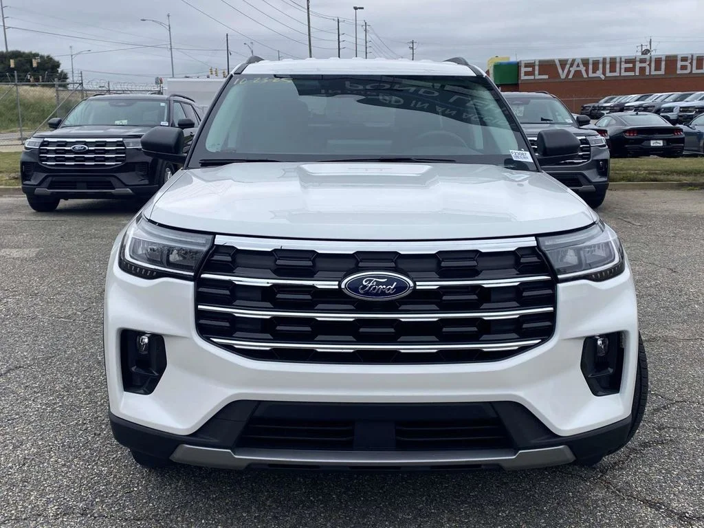 New 2026 Star White Metallic Tri-Coat Ford Active image 8