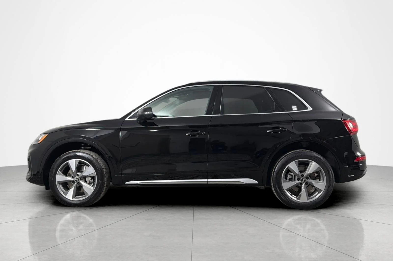 Used 2023 Brilliant Black Audi Premium Plus 40 TFSI quattro image 2