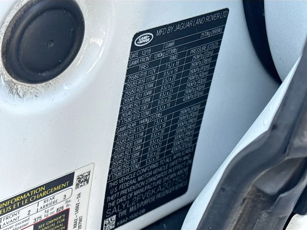 Used 2019  Land Rover SE R-Dynamic image 35