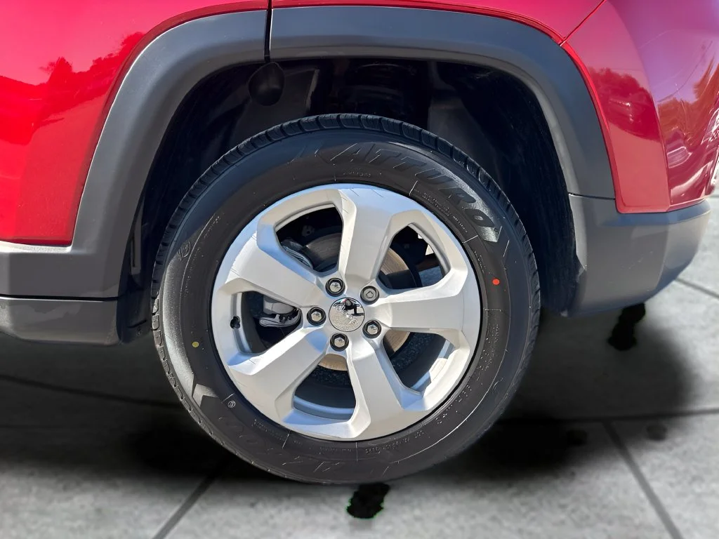 Used 2019 Red Jeep Latitude image 32