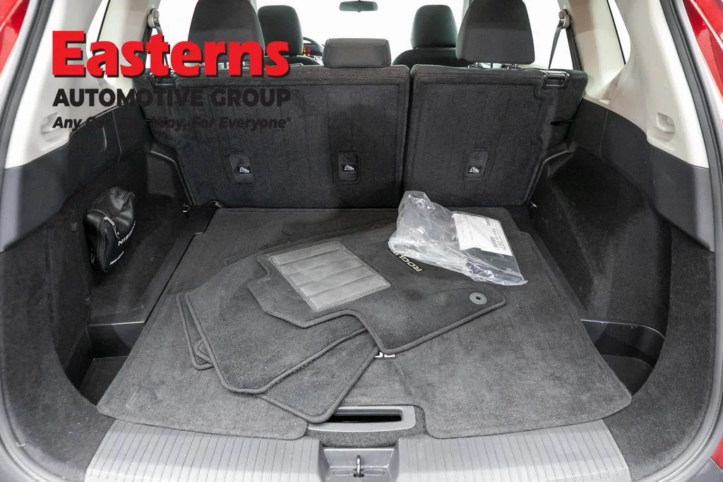 Used 2023 Red Nissan S image 9