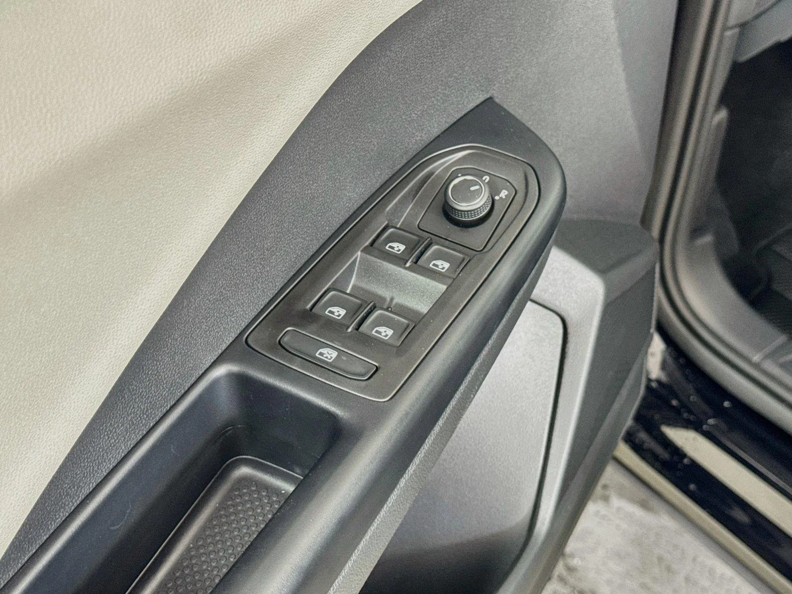 New 2027 Deep Black Pearl Volkswagen S image 17