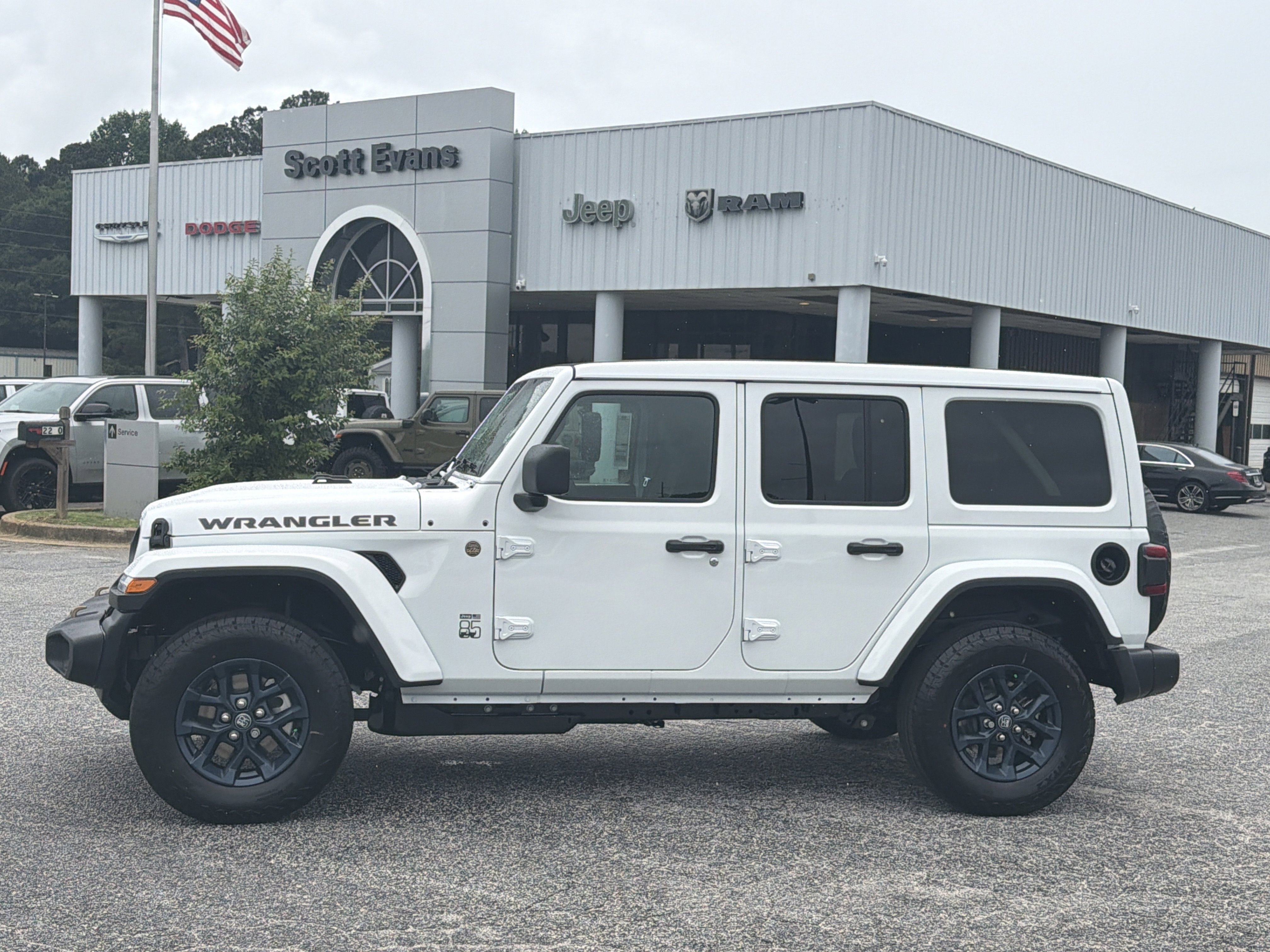New 2026 Bright White Clear-Coat Exterior Paint Jeep 85th Anniversary image 5
