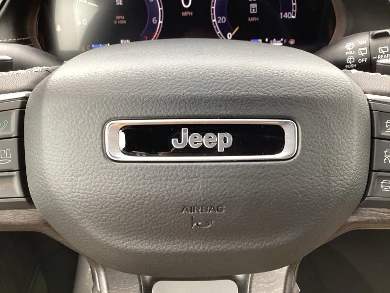 New 2026 Silver Zynith Exterior Paint Jeep Altitude image 33