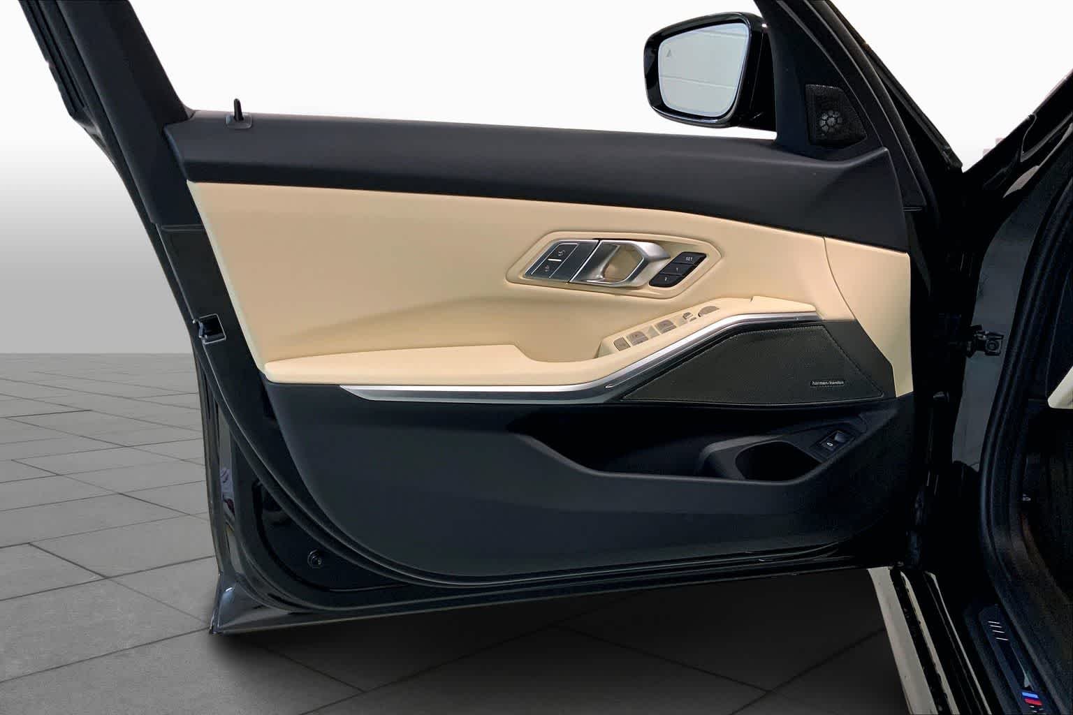 New 2026 Black Sapphire Metallic BMW 330i xDrive image 10