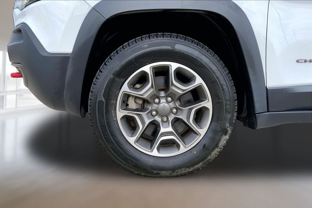 Used 2020 Bright White Clearcoat Jeep Trailhawk image 9