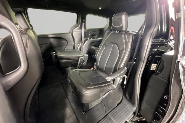 Used 2026 Black Chrysler Select image 18