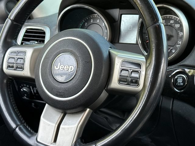 Used 2011 Blackberry Pearlcoat Jeep Laredo image 12