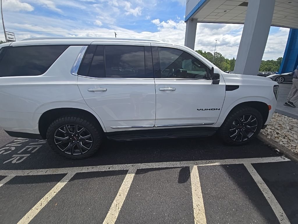 Used 2024 White GMC SLT image 9
