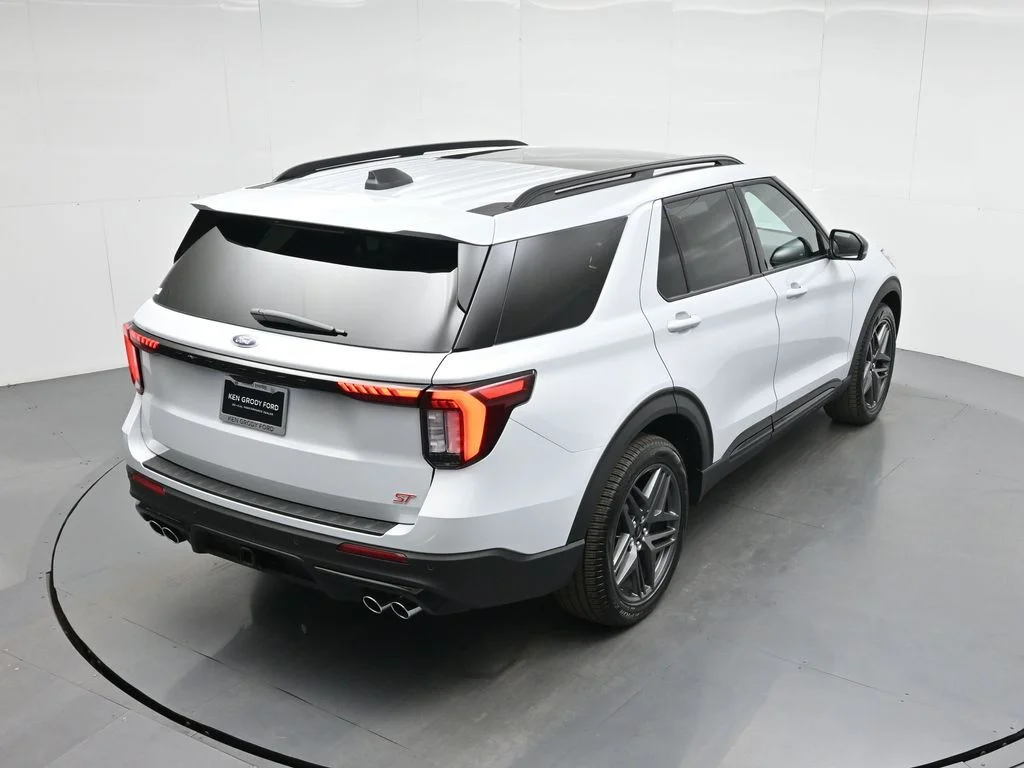 New 2026 Space White Metallic Ford ST image 39