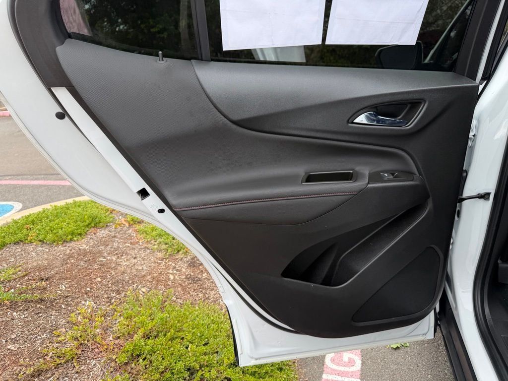 Used 2022 Summit White Chevrolet RS image 28