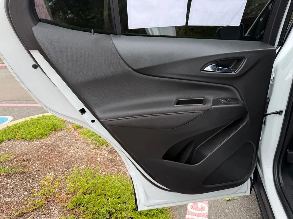 Used 2022 Summit White Chevrolet RS image 28