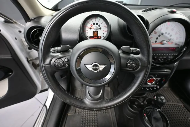 Used 2014 White MINI Paceman image 23
